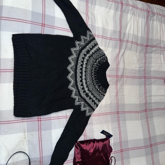 Ralph Lauren Sweater. - Picture 2 of 7